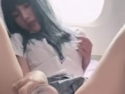 Asyalı kız uçakta mastürbasyon