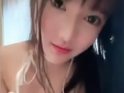 Asya Büyük Göğüsler Kız Selfie Yoğurarak meme uçları