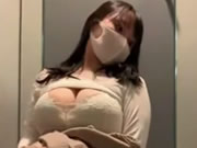 Asyalı Büyük Göğüsler Maske Kız Soyunma Mastürbasyon Selfie